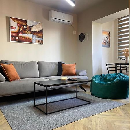 Dea'S Apartment: Hidden Gem Тирана Экстерьер фото